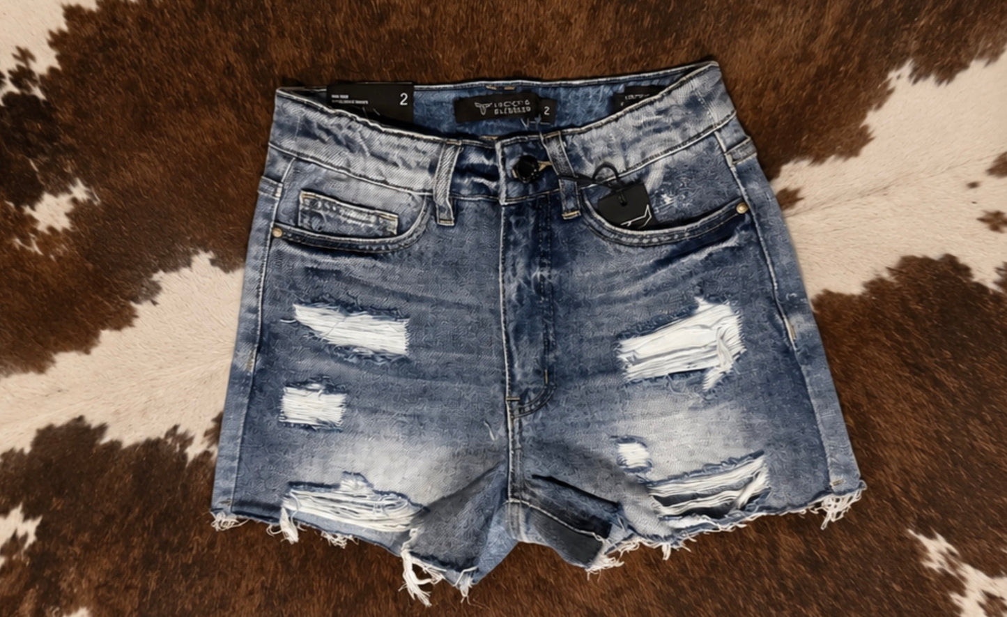 MID WASH RODEO DISTRESSED DENIM SHORTS (INSEAM 3")
